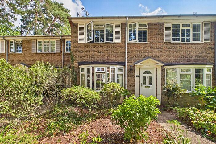 3 Bedroom Terraced House For Sale In Broomhall Lane, Horsell, Surrey, GU21