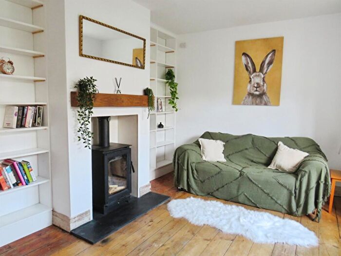 3 Bedroom Terraced House For Sale In Kingsland Road, Salisbury, SP2