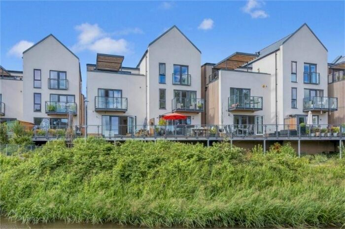 4 Bedroom Semi-Detached House To Rent In Firepool View, Taunton TA1