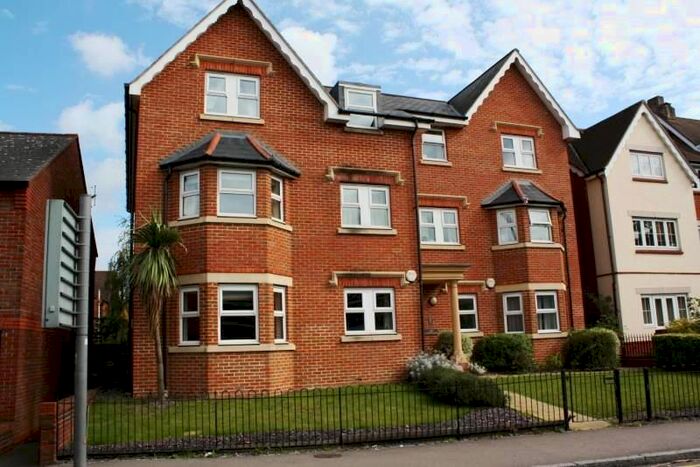 2 Bedroom Flat To Rent In Stoke Road, Guildford, GU1