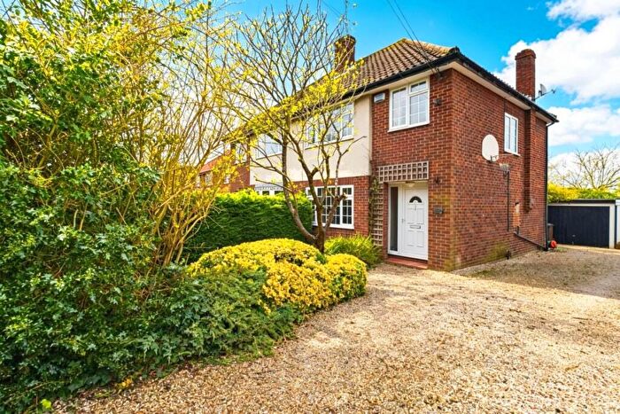 3 Bedroom Semi-Detached House For Sale In Brentwood Road, Herongate, Brentwood, CM13