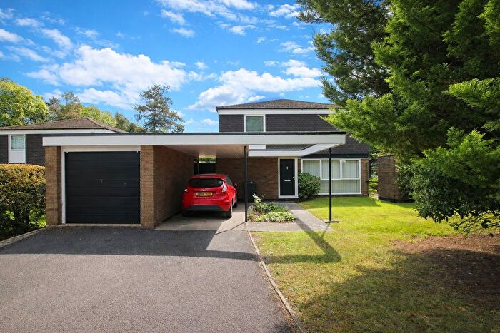 4 Bedroom Detached House To Rent In Barkhart Gardens, Wokingham, RG40