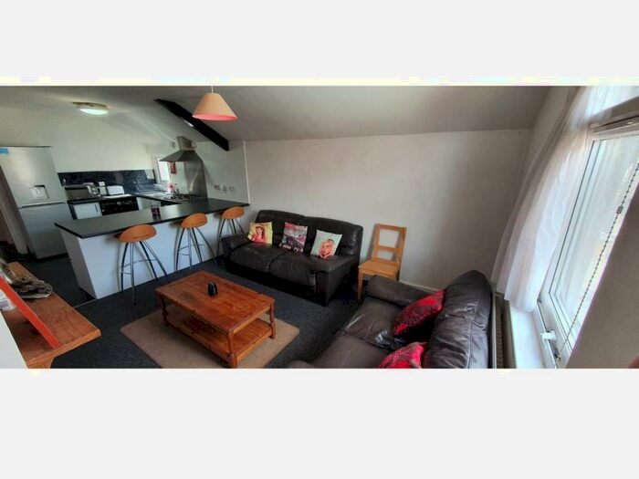 3 Bedroom Flat To Rent In Glynrhondda Street, Cathays, Cardiff, CF24