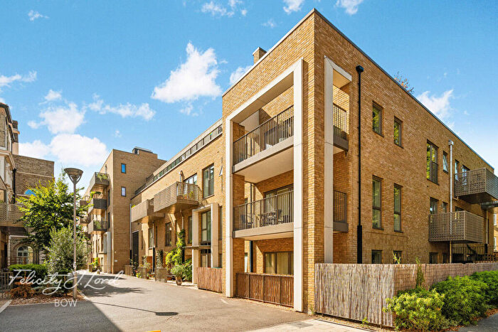 2 Bedroom Flat For Sale In St Clements Avenue, London, E3