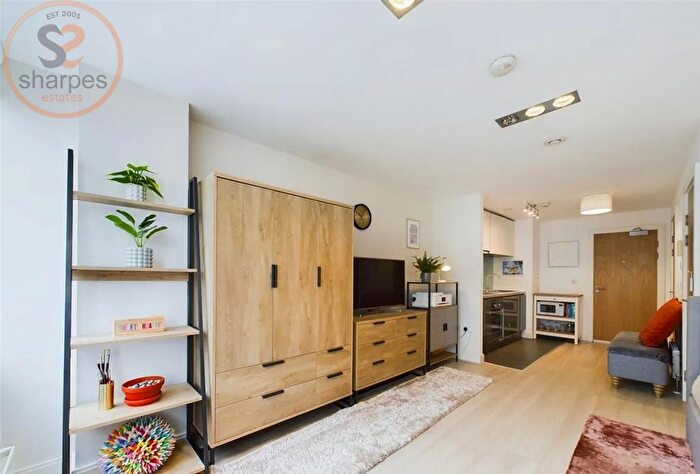 Studio To Rent In Studio Flat, Durham Road, Raynes Park, SW20