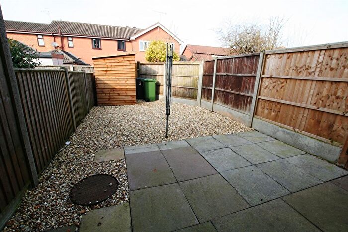2 Bedroom End Of Terrace House To Rent In Thistle Close, Worcester, WR5