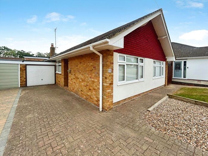4 Bedroom Bungalow For Sale In Foxwood Way, New Barn, Longfield, Kent, DA3