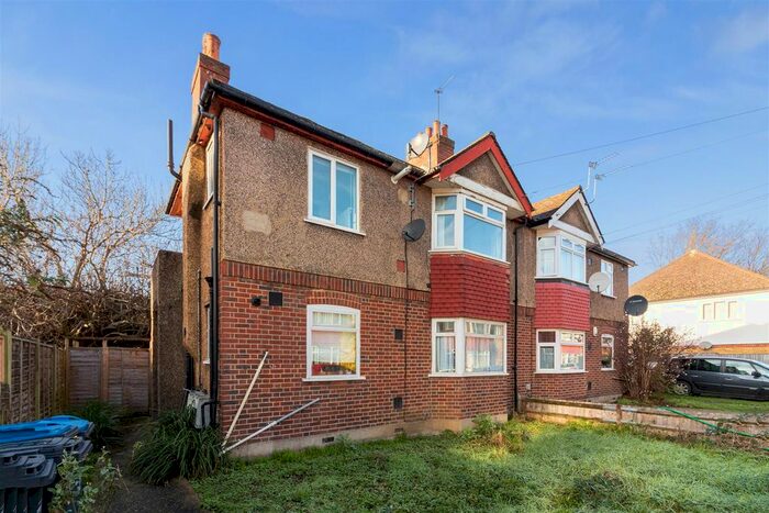 2 Bedroom Maisonette To Rent In Rothesay Avenue, London, SW20