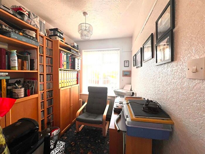 4 Bedroom Semi-Detached House For Sale In Hillsea Road, Swanage, BH19 - Photo 8