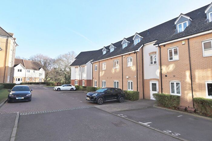 2 Bedroom Flat For Sale In Ingrebourne Avenue, Romford, RM3