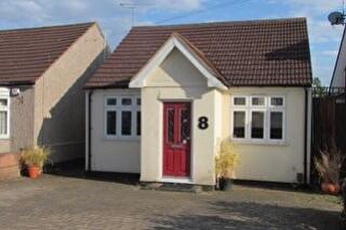 3 Bedroom Bungalow To Rent In Merlin Road, Romford, RM5