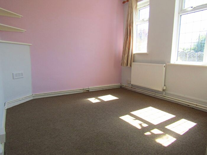 3 Bedroom Flat To Rent In Eton Road, Frinton-On-Sea, CO13