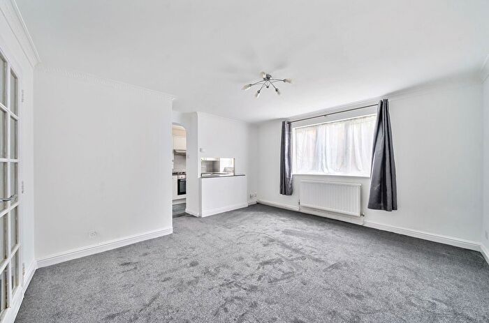 2 Bedroom Flat To Rent In Grantley House, Myers Lane, New Cross, London, SE14