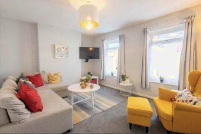 1 Bedroom Flat To Rent In Drummond Road, Bristol, BS2