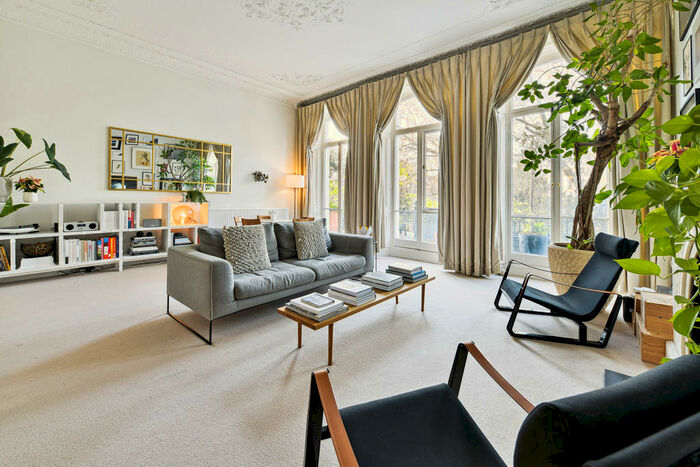 3 Bedroom Apartment To Rent In Redcliffe Square, London, SW10