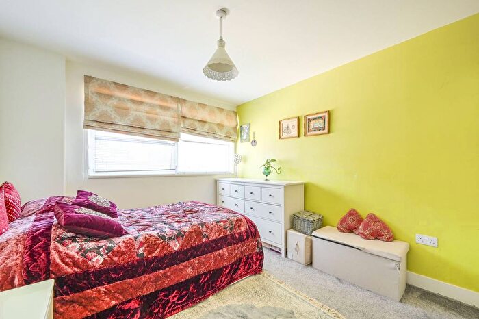 2 Bedroom Flat For Sale In Ebb Court, Docklands, London, E16