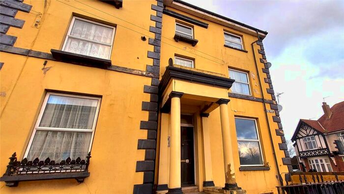 Flat To Rent In Pier Road, Northfleet, Gravesend, Kent, DA11