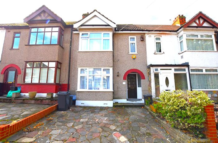 4 Bedroom Terraced House To Rent In Perkins Road, Ilford, IG2