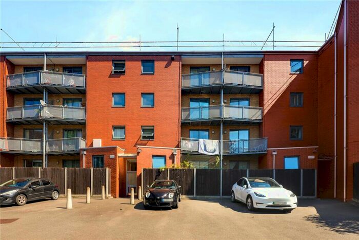 1 Bedroom Flat To Rent In Rich Street, Canary Wharf, London, E14