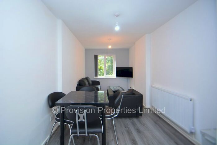 4 Bedroom Town House To Rent In Well Close Rise, City Centre, Leeds, LS2