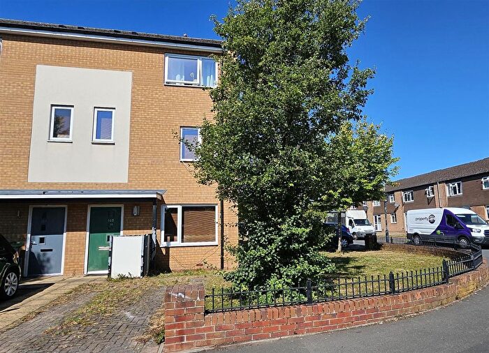 3 Bedroom End Of Terrace House For Sale In Chedworth Drive, Worcester, WR4