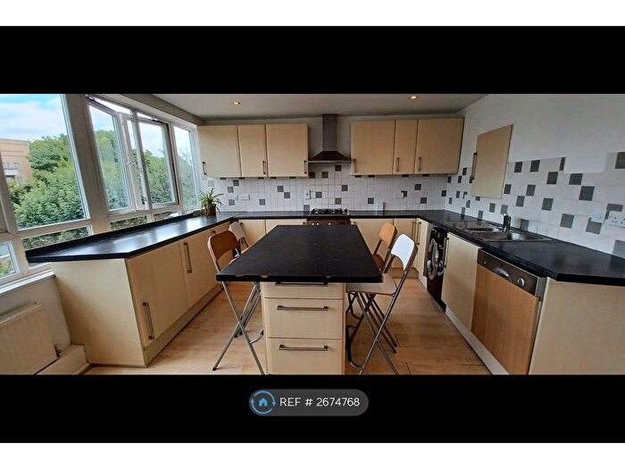 3 Bedroom Maisonette To Rent In Clearbrook Way, London, E1