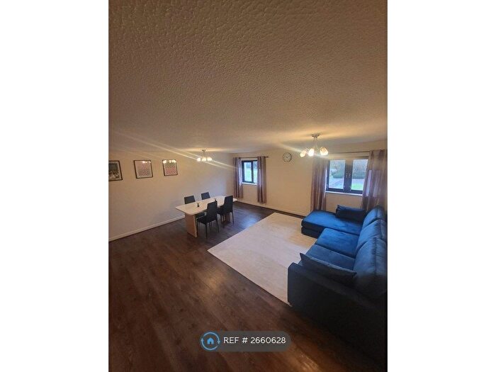 3 Bedroom Flat To Rent In Eastfield Road, Glasgow, G21