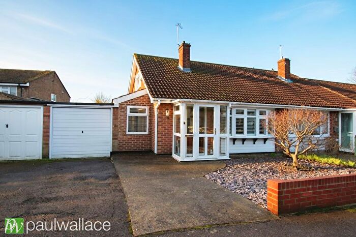 3 Bedroom Semi-Detached Bungalow For Sale In Hoecroft, Waltham Abbey, EN9