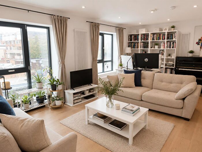 1 Bedroom Flat For Sale In Fairfield Road, Brentwood, CM14