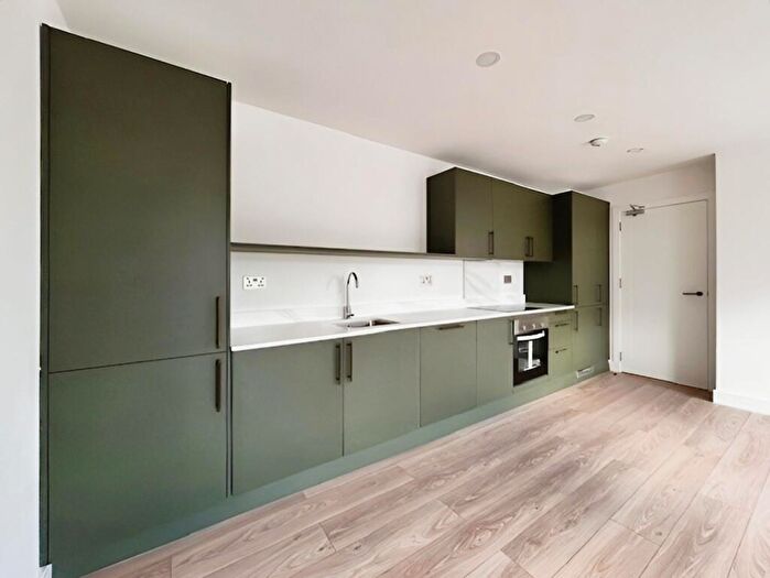 2 Bedroom Apartment To Rent In North Street, Dorking, RH4