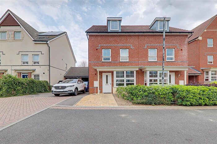 4 Bedroom Semi-detached House For Sale In Quicksilver Street, Worthing, BN13