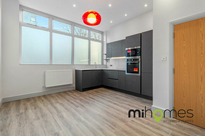 2 Bedroom Apartment To Rent In Hanley Road, London, N4