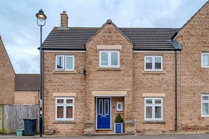 3 Bedroom Semi-Detached House For Sale In Wren Place, Gillingham, SP8