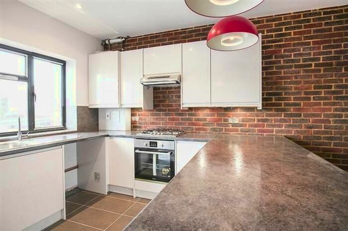 1 Bedroom Flat To Rent In Station Road, West Wickham, Kent, BR4