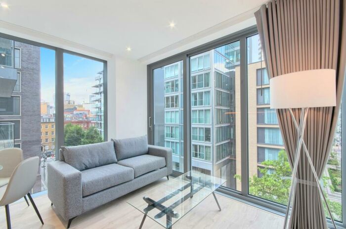 Flat To Rent In Goodman's Fields, Piazza Walk, Aldgate, London, E1
