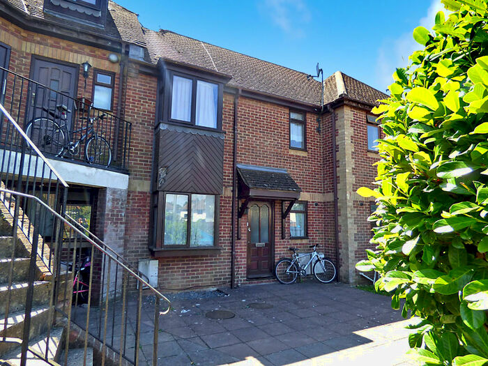 2 Bedroom Maisonette To Rent In Lyminster Gate, Littlehampton, BN17