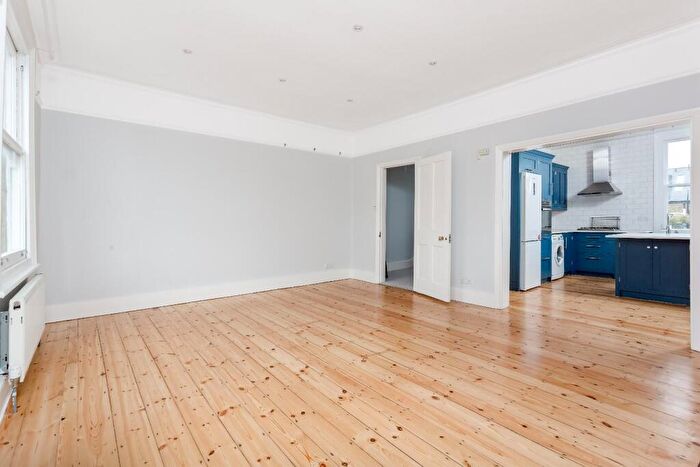 4 Bedroom Flat To Rent In Estelle Road, South End Green, NW3