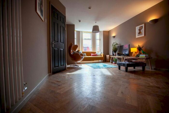 6 Bedroom Terraced House To Rent In Ruskin Avenue, Manchester, M14