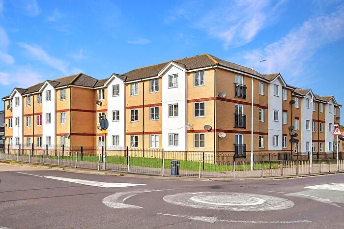 2 Bedroom Flat For Sale In Commodore House, Timberlog Lane, Basildon, Essex, SS14