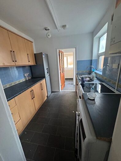 3 Bedroom Semi-Detached House To Rent In Luton, LU2