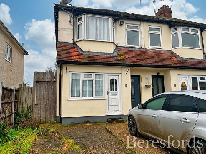 2 Bedroom Maisonette For Sale In North Road, Havering-Atte-Bower, RM4