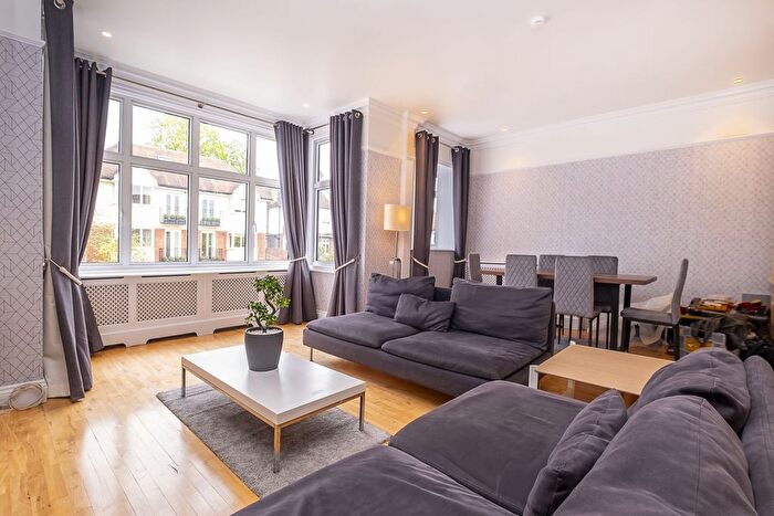 3 Bedroom Flat To Rent In Home Park Road, London, SW19