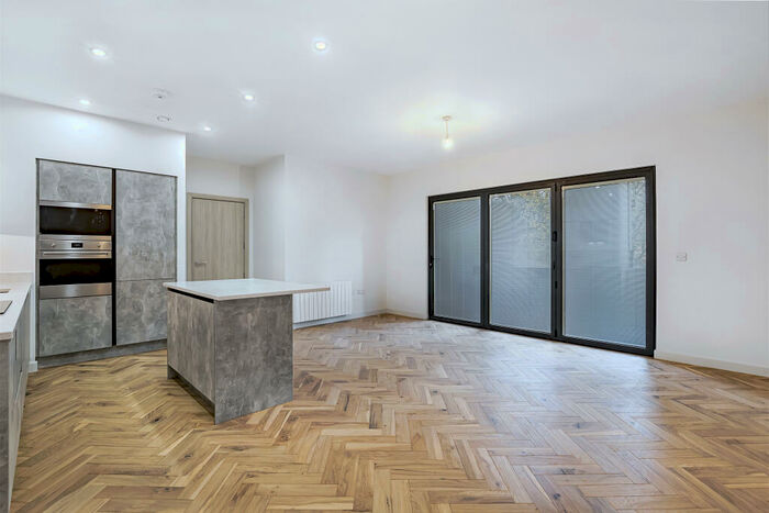 2 Bedroom Flat To Rent In Iron Row, Burley In Wharfedale, Ilkley, Uk, LS29