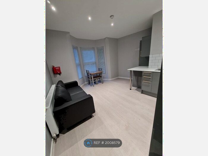 2 Bedroom Flat To Rent In Paynes Lane, Coventry, CV1