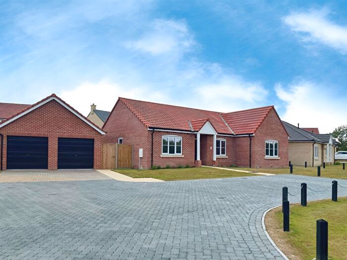 3 Bedroom Detached Bungalow For Sale In Barn Owl Close, Wrentham, Beccles, NR34