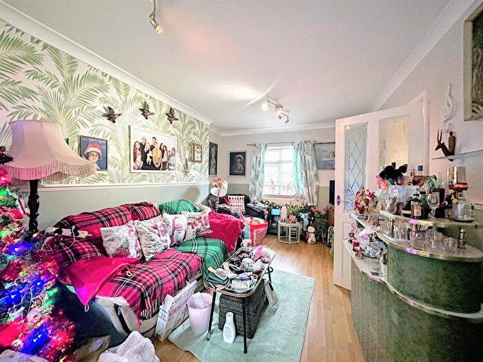 2 Bedroom Semi-Detached House For Sale In Racecourse Mount, Chesterfield, S41