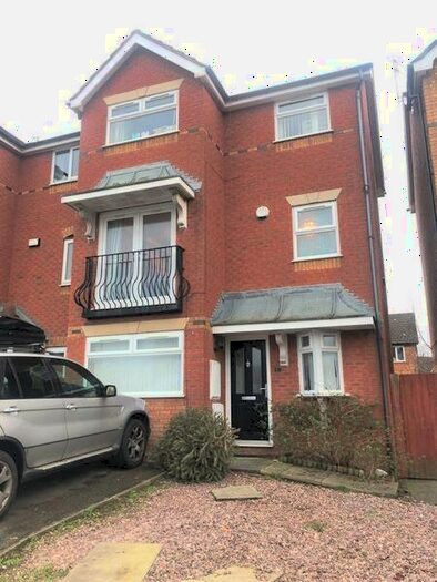 4 Bedroom Semi-Detached House To Rent In Lockfields View, Liverpool, L3