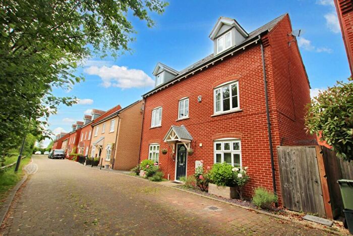 5 Bedroom Detached House For Sale In Malford Crescent, Aylesbury, HP19