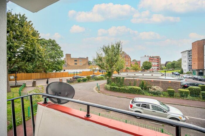 2 Bedroom Flat To Rent In Linsey Street, Bermondsey, London, SE16