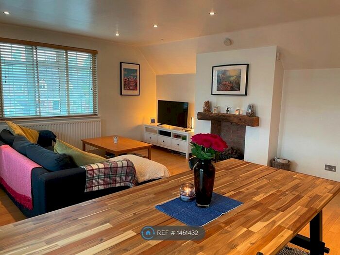 2 Bedroom Flat To Rent In Home Farm, Leek Wootton, Warwick, CV35